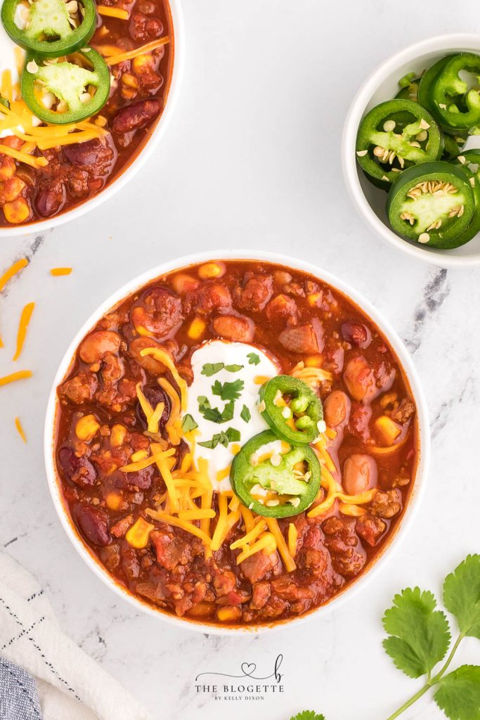 This is an easy crockpot chili recipe! The low and slow cooking process creates the juiciest and richest flavor.