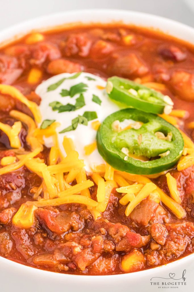 This is an easy crockpot chili recipe! The low and slow cooking process creates the juiciest and richest flavor.
