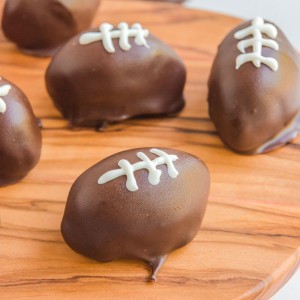 Oreo Football Truffles are perfect for the Super Bowl, Tailgating Parties, or even just to snack on during the game! Only 5 ingredients!