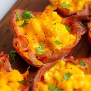 Ham and Egg Cups are the perfect breakfast or brunch recipe! Ham and egg cups are done in just 20 minutes.