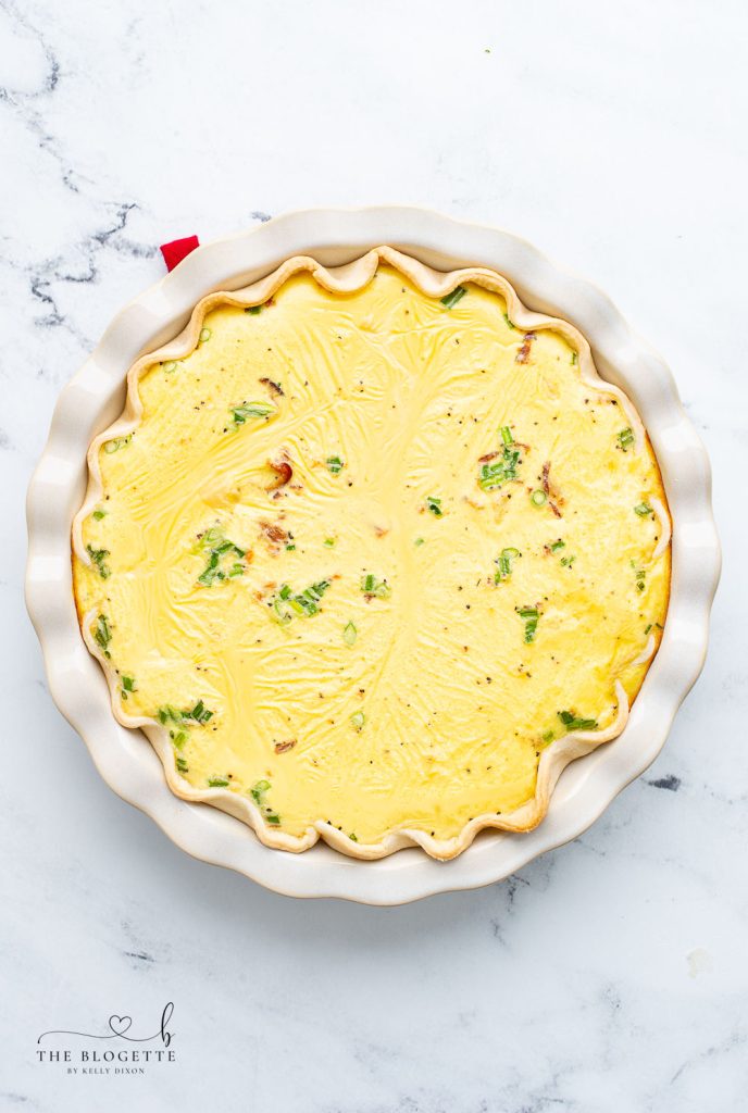 Baked eggs and potatoes in a pie dish