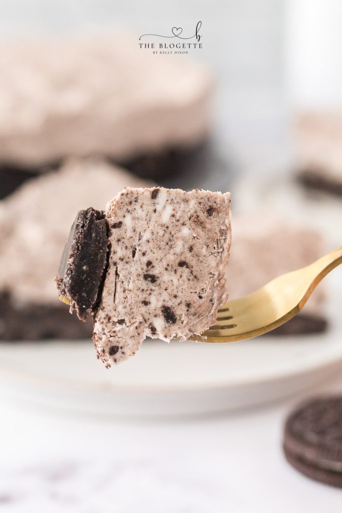 20-Minute No Bake Oreo Cheesecake with an Oreo cookie pie crust is the ultimate easy summer dessert. Creamy, flavorful, and DELICIOUS!