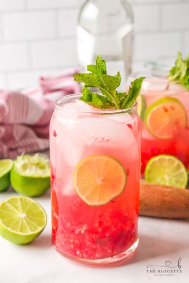This Raspberry Mojito looks and tastes like summer! With the classic combination of lime and mint with the added beauty and sweet taste of juicy raspberries.