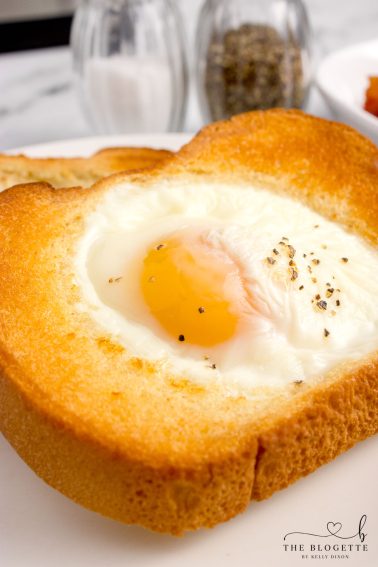 5-ingredient Air Fryer Egg Toast! Make perfect eggs on toast in your air fryer with this easy 15-minute breakfast recipe!