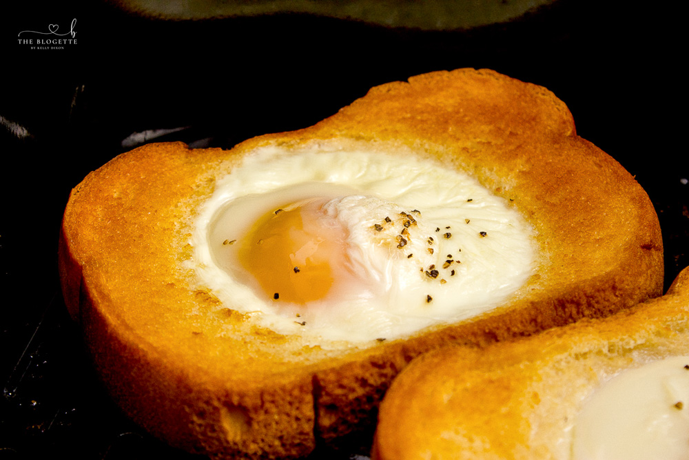 Fried eggs made inside bread