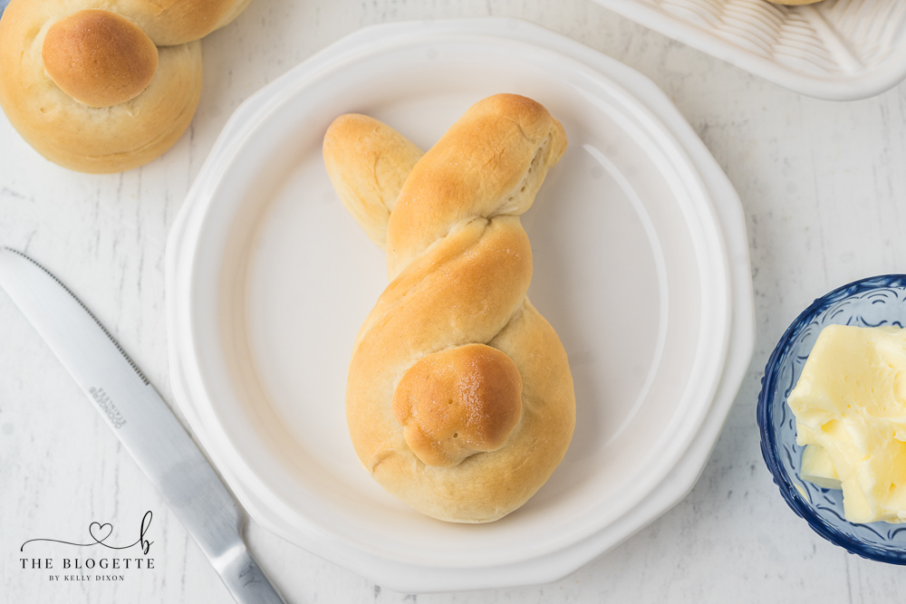 Bunny Buns are the perfect addition to your Easter table. Soft and slightly sweet bread rolls shaped to look like a cute bunny!