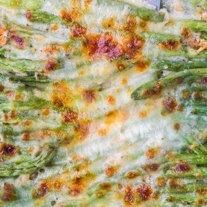 Cheesy Garlic Baked Green Beans! A wonderful veggie side dish for holidays or for a weeknight dinner. Low-carb and keto-friendly recipe!