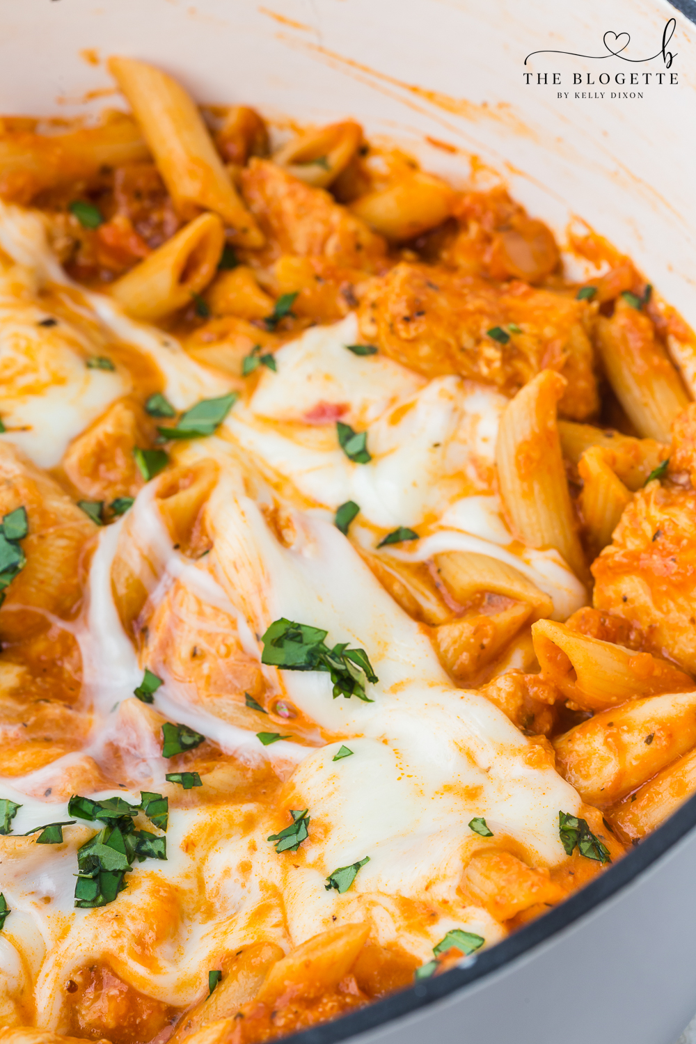 Looking for a quick and easy dinner idea? This one pot chicken parmesan pasta recipe is simple, tasty, and minimal clean-up!