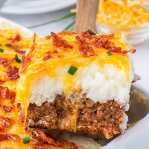 This Loaded Potato Meatloaf Casserole is the ultimate comfort food dinner. Layers of juicy meatloaf, creamy mashed potatoes, melted cheese, and crispy bacon make this easy casserole perfect for family dinners, meal prep, and freezer meals.